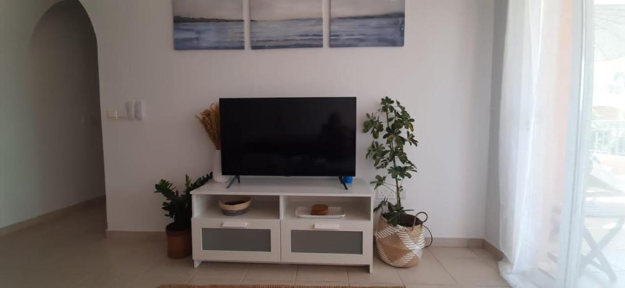 Limnaria Gardens - Superb Modern 1 Bed With Pool Views Apartament